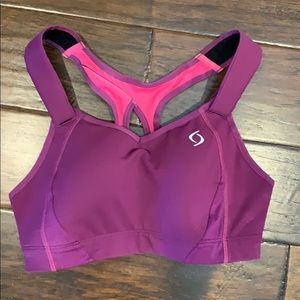 32D brooks moving comfort sports bra